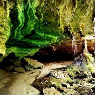 Grutas do Nzenzo